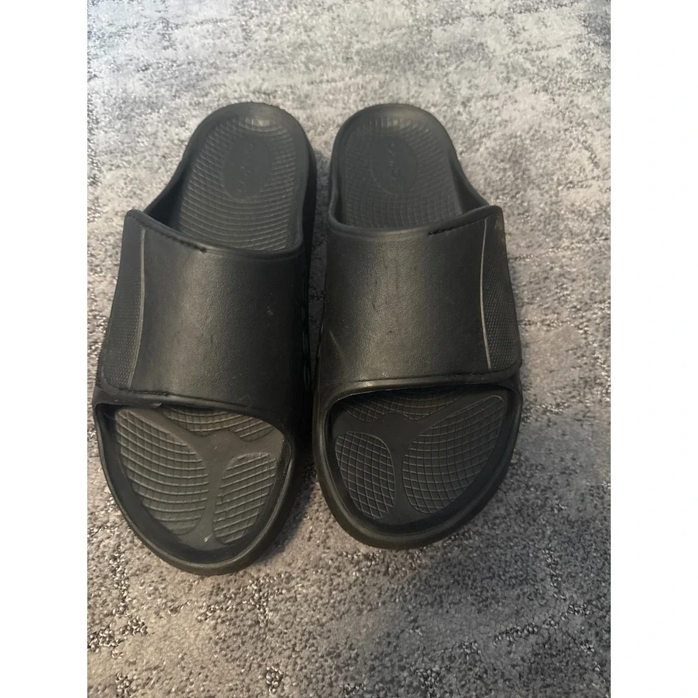 Men's Oofos sandals size 46